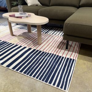 Mustriline Lorne must ja punane